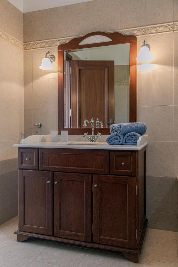 Lotos House - Unique Seaview Apartment Ermoupoli